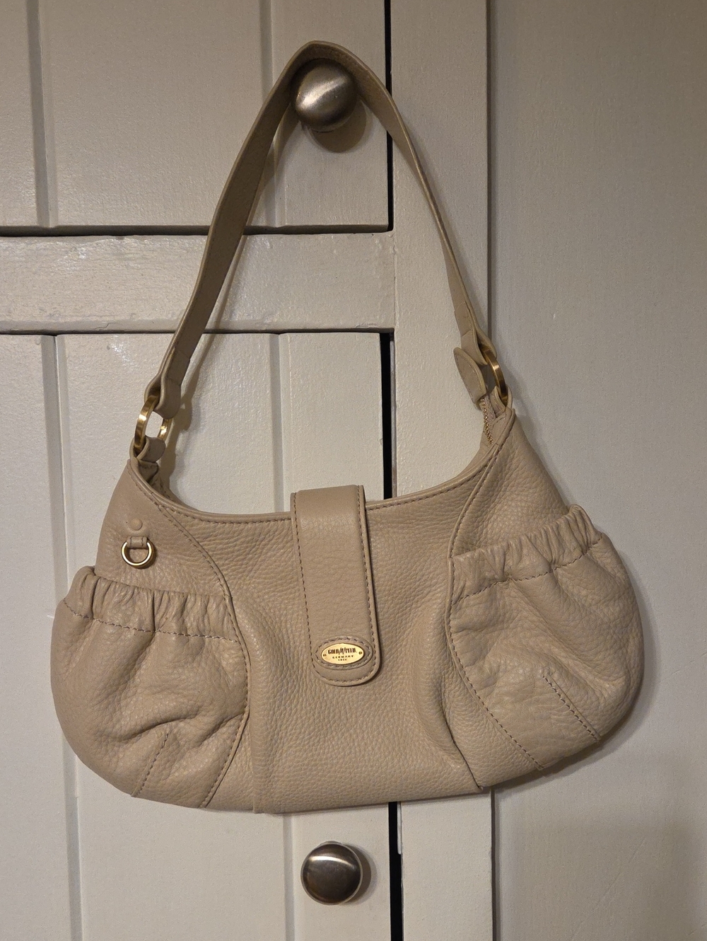 Gold /Pfeil Off White Pebbled Leather Shoulder Bag